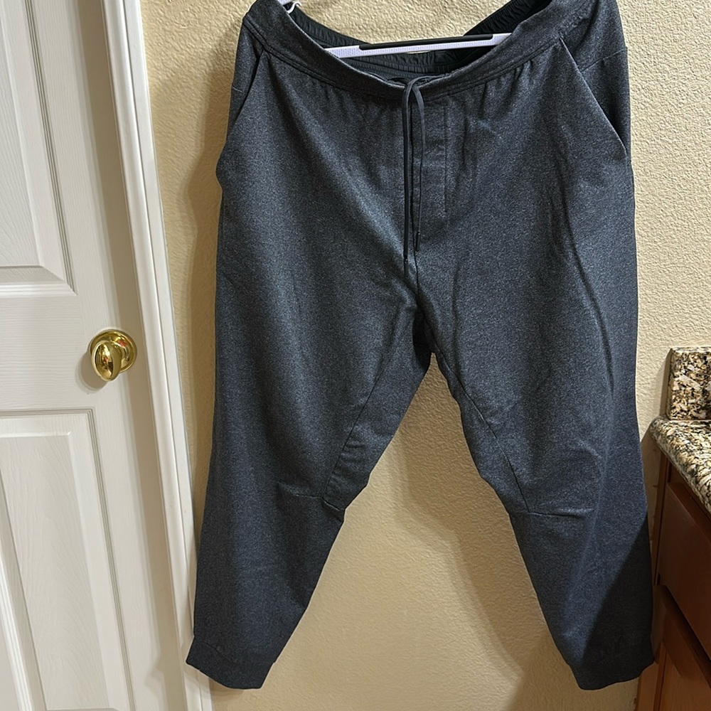 Lululemon men jogger, size L (no label)